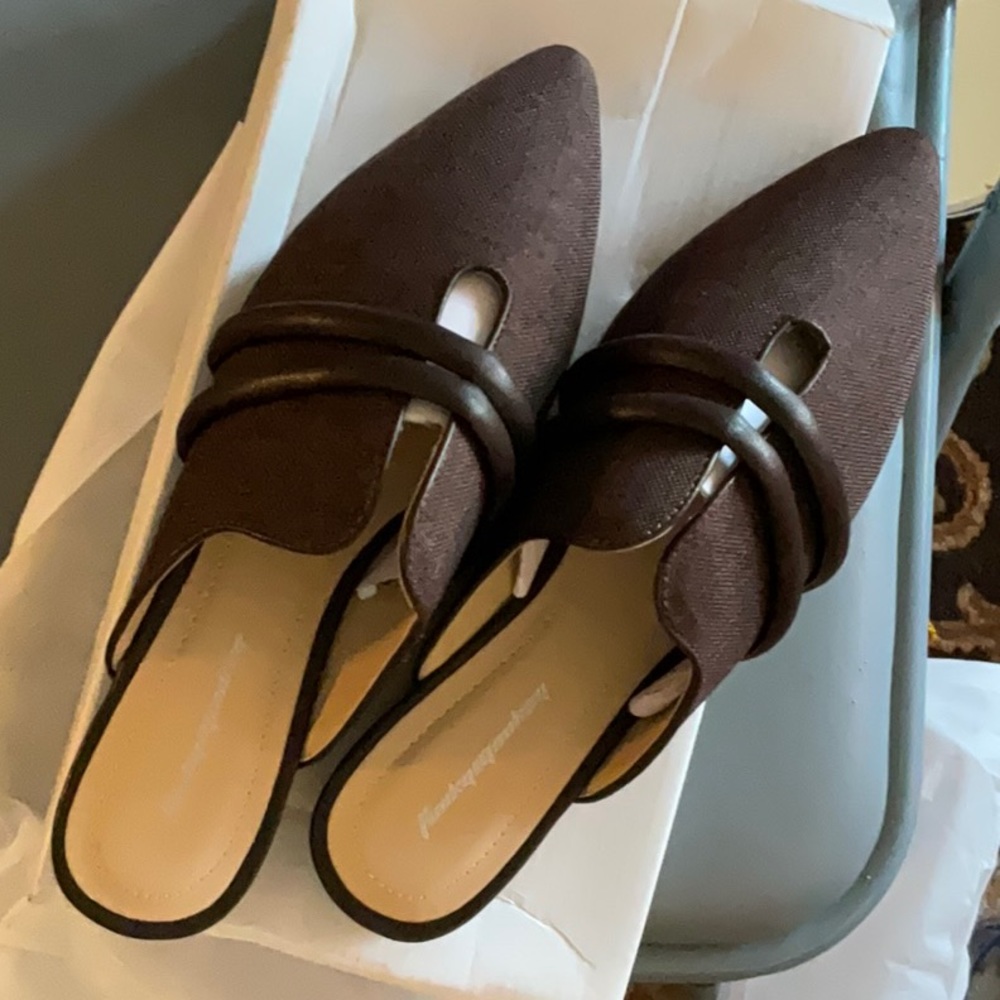 Selling this size 6 Funkymonkey Mules Brown toe slip on shoes